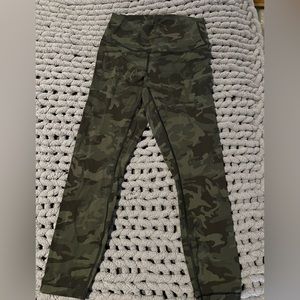 Camo leggings with pockets